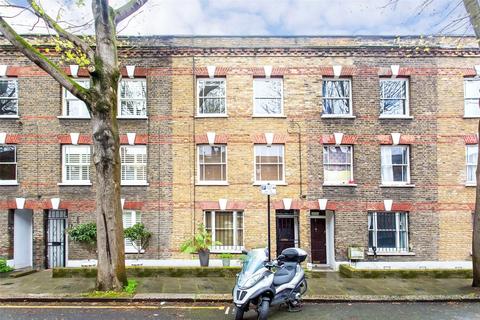 3 bedroom terraced house to rent - Henshaw Street, London