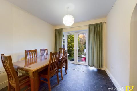 4 bedroom semi-detached house to rent, Eastcote Lane, South Harrow
