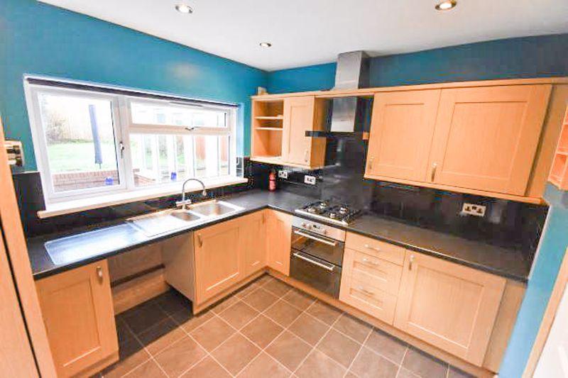 Westbrook Close, Exeter 4 bed semidetached house £1,300 pcm (£300 pw)