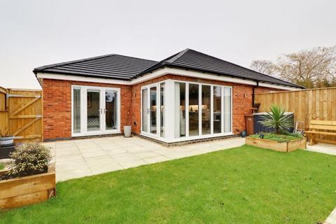 3 bedroom semi-detached bungalow for sale - Windsor Way, Barnetby