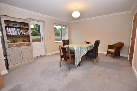 3 bedroom bungalow for sale - Lyndale Avenue, Wilpshire, BB1 9LP