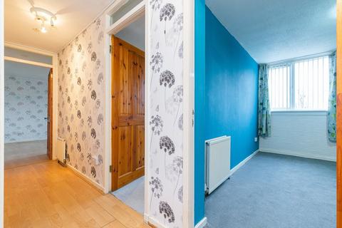 11/2 Calder Gardens, Edinburgh, EH11 4JB