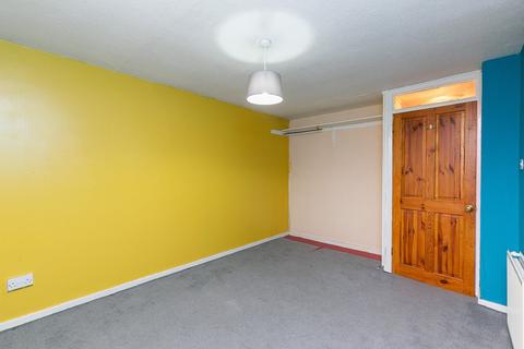 11/2 Calder Gardens, Edinburgh, EH11 4JB