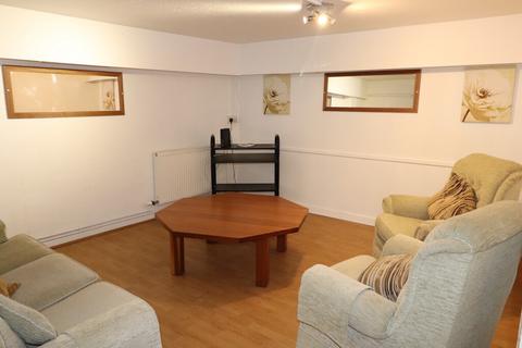 1 bedroom in a house share to rent, Portersfield Road - UF