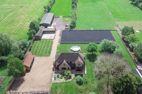 4 bedroom equestrian property for sale - Oakley Green Road, Oakley Green, Windsor, Berkshire, SL4