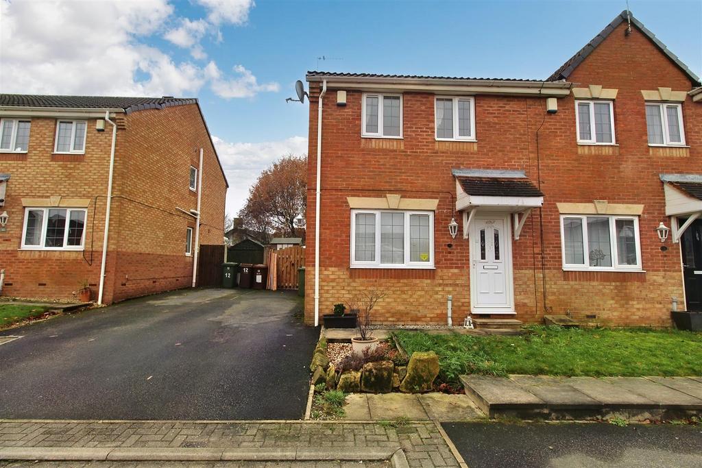 Laurel Court, Ryhill, Wakefield WF4 2QT 3 bed semidetached house £