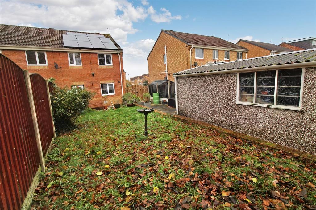 Laurel Court, Ryhill, Wakefield WF4 2QT 3 bed semidetached house £