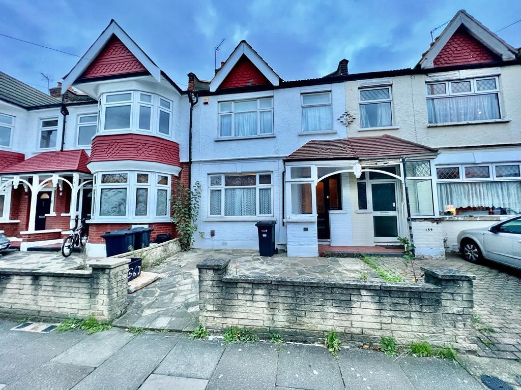 South Park Drive, Ilford 3 bed terraced house for sale £500,000