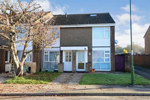 92 Beech Road, Horsham, RH12 4TX