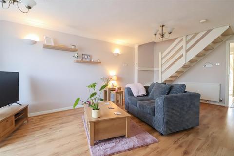 92 Beech Road, Horsham, RH12 4TX