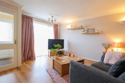 92 Beech Road, Horsham, RH12 4TX