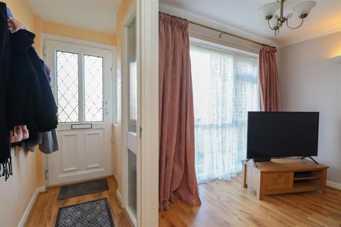 92 Beech Road, Horsham, RH12 4TX