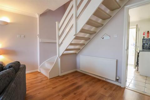 92 Beech Road, Horsham, RH12 4TX