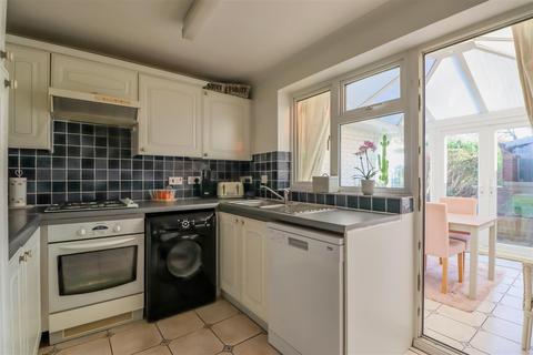92 Beech Road, Horsham, RH12 4TX