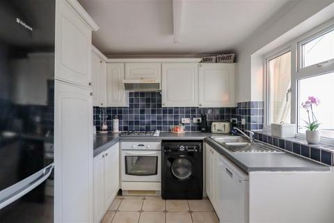 92 Beech Road, Horsham, RH12 4TX