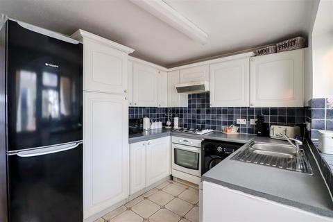 92 Beech Road, Horsham, RH12 4TX