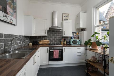 Flat 8, Oakleigh Bridge Road, Leigh Woods, Bristol, BS8 3PB