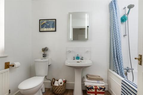 Flat 8, Oakleigh Bridge Road, Leigh Woods, Bristol, BS8 3PB