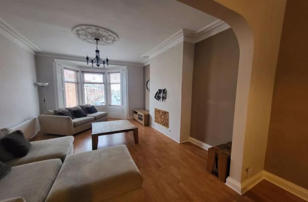Readhead Avenue, South Shields 2 bed flat £595 pcm (£137 pw)