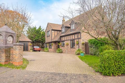 4 bedroom detached house for sale - High Meadow, Dunmow