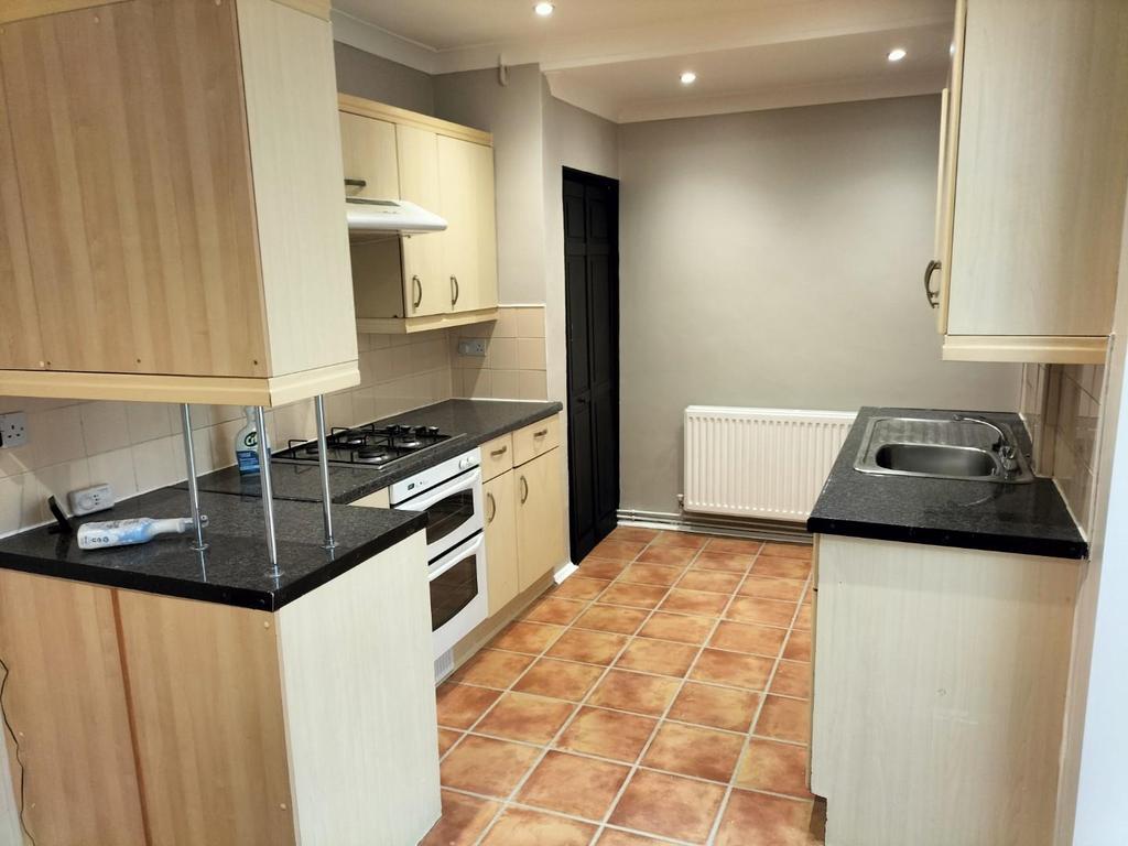 Araglen Avenue, South Ockendon 2 bed house £1,200 pcm (£277 pw)