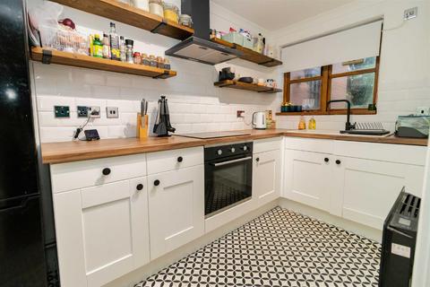 32 Abbotside Close, Manchester, M16 7RP