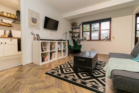 32 Abbotside Close, Manchester, M16 7RP