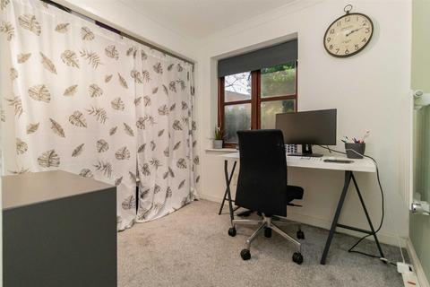 32 Abbotside Close, Manchester, M16 7RP