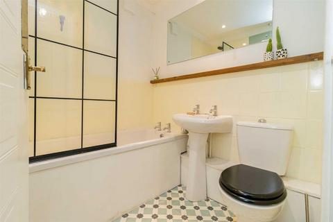 32 Abbotside Close, Manchester, M16 7RP