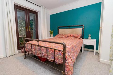 32 Abbotside Close, Manchester, M16 7RP