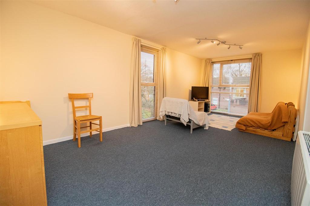 Ashfell Court, Edge Lane, Chorlton, M21 2 bed flat £210,000