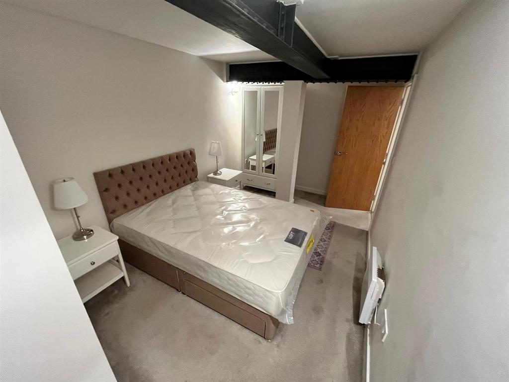 Bed 2.jpg