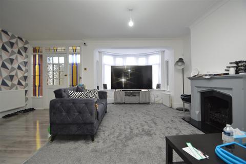 undefined, Herent Drive, Clayhall, IG5 0HH