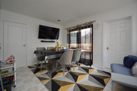undefined, Herent Drive, Clayhall, IG5 0HH