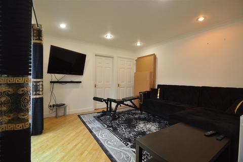 undefined, Herent Drive, Clayhall, IG5 0HH