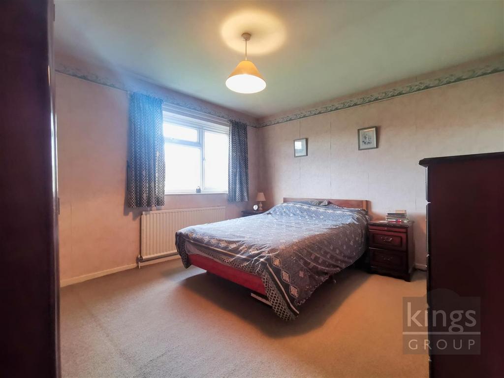 Bed 1.jpg