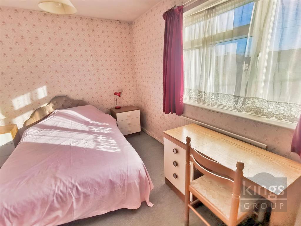 Bed 2.jpg