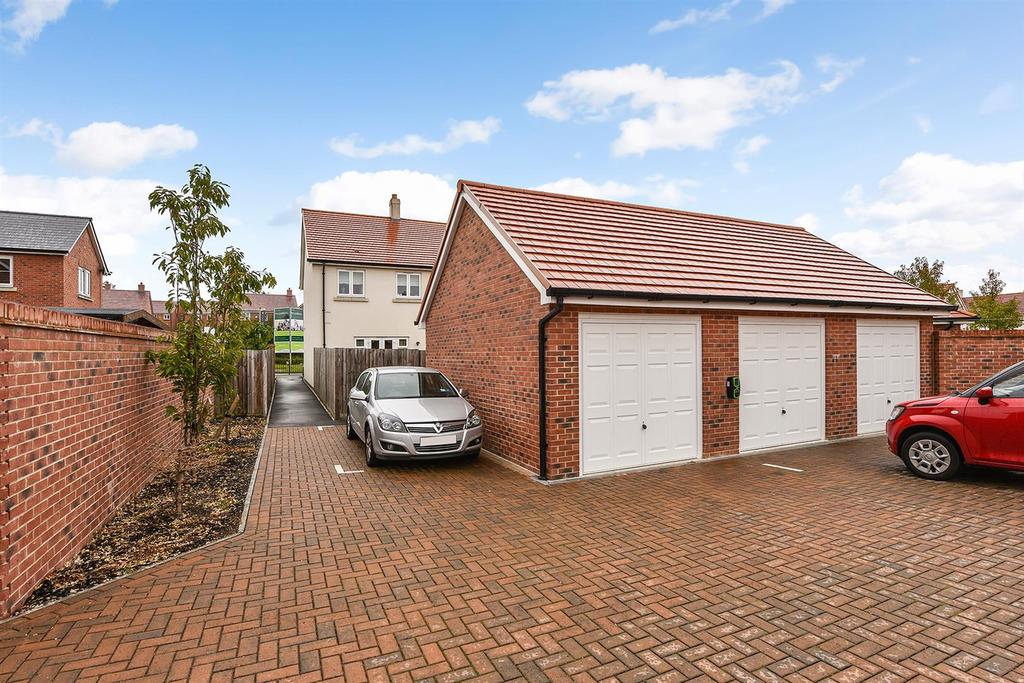 Picket Twenty Way, Andover 3 bed end of terrace house for sale £320,000