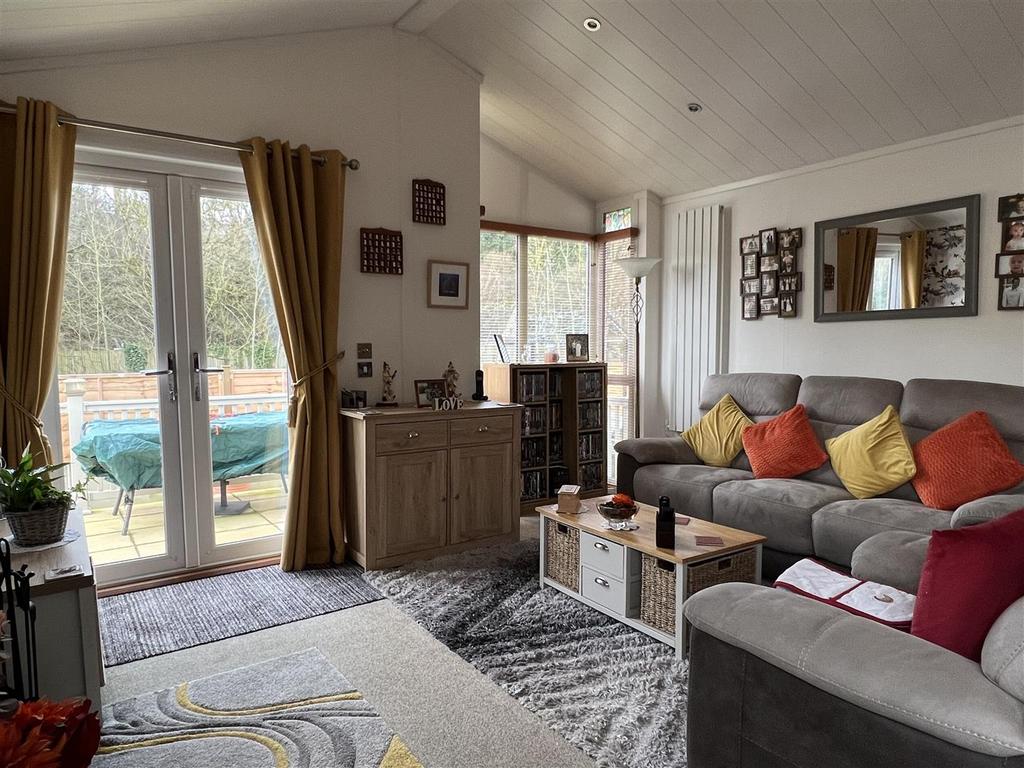 Mill On The Mole Residential Park... 2 bed bungalow £159,950