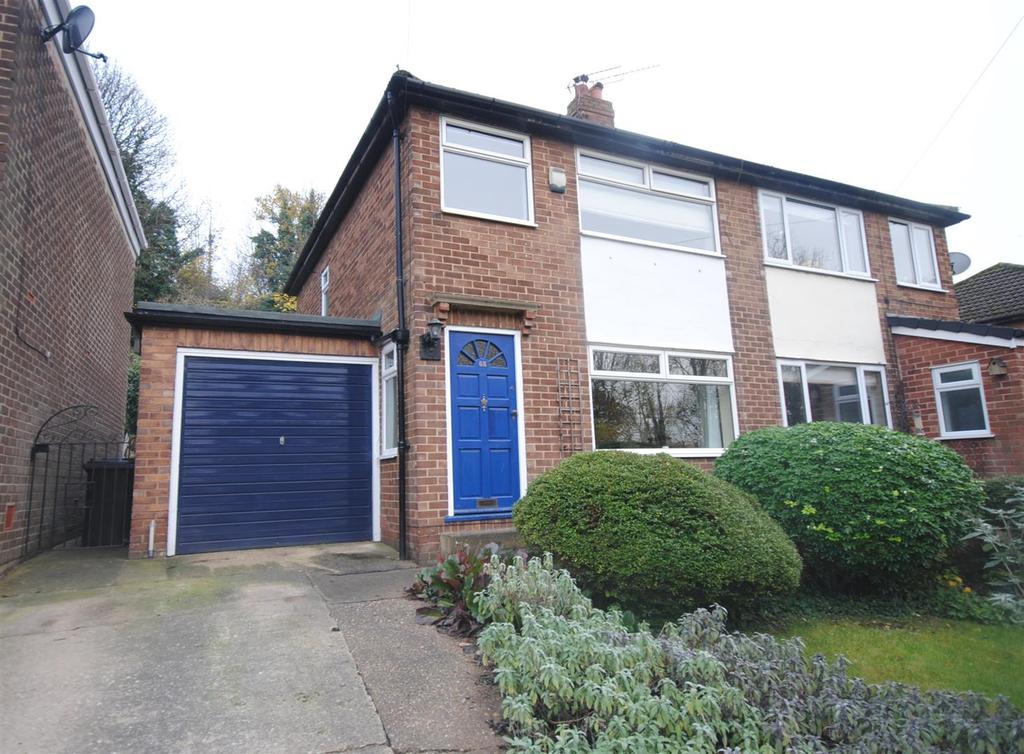 Oxford Drive, Kippax, Leeds 3 bed semidetached house for sale £230,000