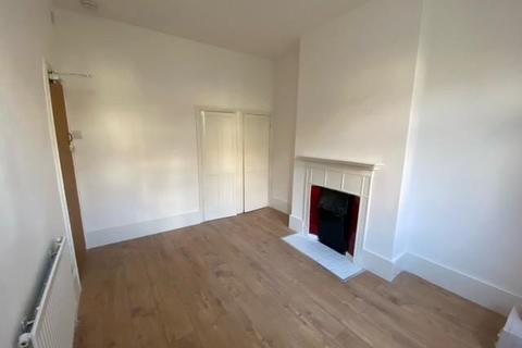 Detached house to rent - Gassiot Road SW17