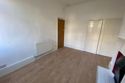 Detached house to rent - Gassiot Road SW17
