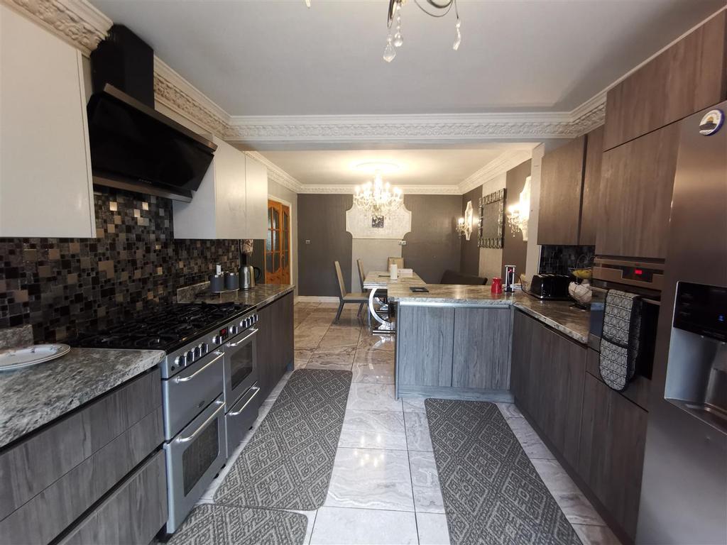 Walsall Road, Perry Barr, Birmingham 7 bed semidetached house £1,700