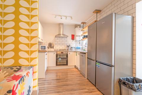 6 bedroom end of terrace house to rent, Bevendean Crescent, Brighton