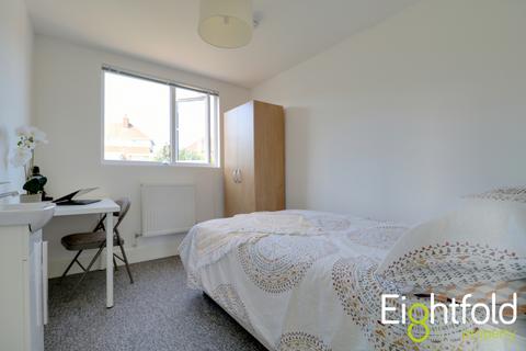 5 bedroom semi-detached house to rent, Park Close, Brighton