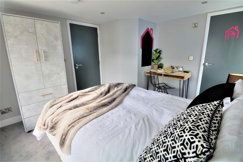 6 bedroom end of terrace house to rent, Cross Street, Hove