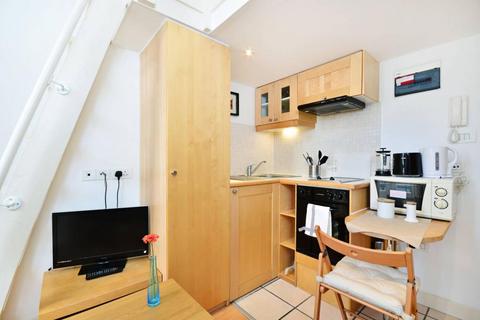 Studio to rent, Fairholme Road, West Kensington, London, W14