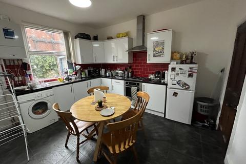 4 bedroom terraced house to rent - Royal Park Road, Leeds, West Yorkshire, LS6