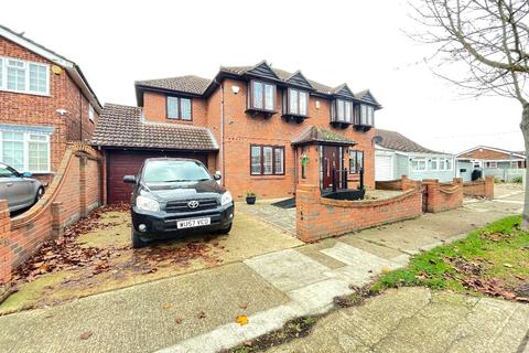 4 bedroom detached house for sale - Southwick Road, Canvey Island