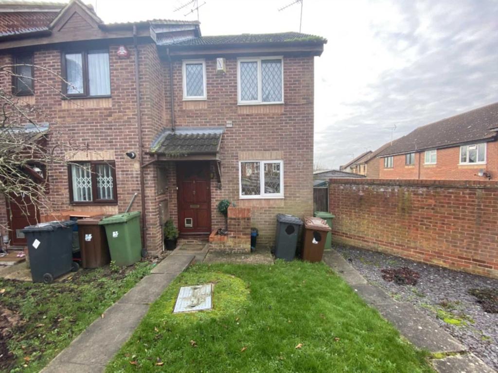 Sawtry Way, Borehamwood 2 bed end of terrace house £1,395 pcm (£322 pw)